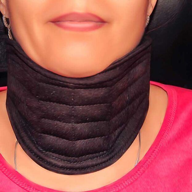 Neck bandage after medical exclusion for osteochondrosis of the cervical spine